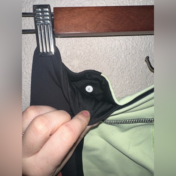 Lululemon Womens Cropped Leggings Capris Black Neon Yellow Size 6 - Picture 5 of 5